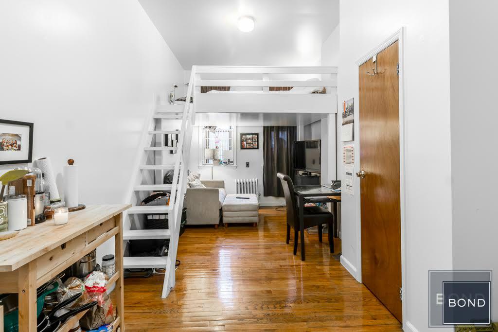 Primary Photo - 65 Morton St