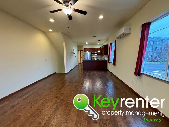 Building Photo - Centrally Located 3Bed/2.5Bath Multi-level...