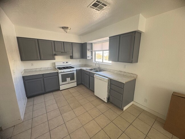 Foto del edificio - 6987 Mendon Ln