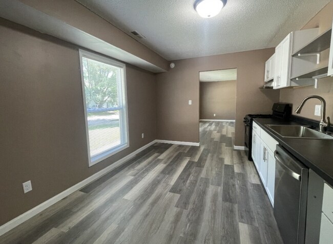 Foto del edificio - North End- 3 bed, 1 bath- A/O schools!