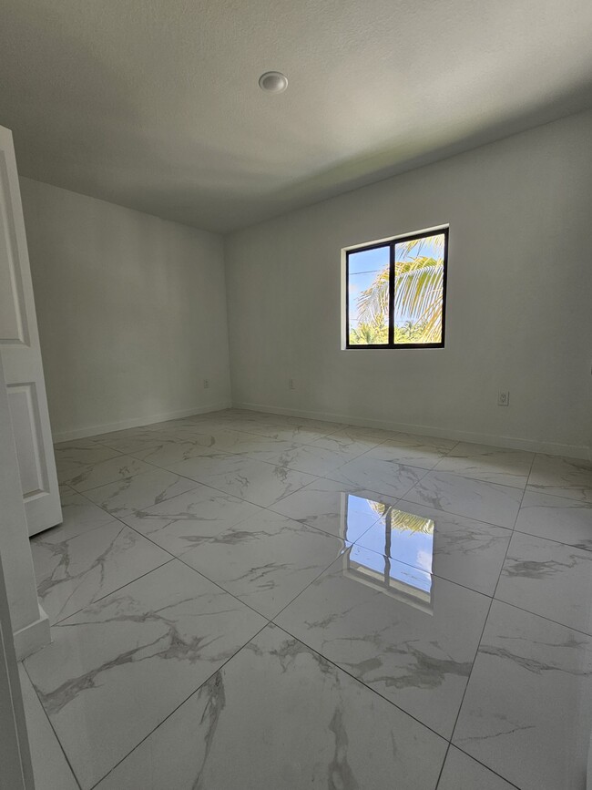 Foto del edificio - 1101 NW 105th St