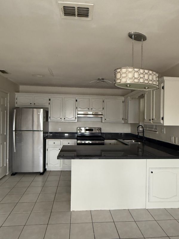 Foto del edificio - 1802 Oasis Dr