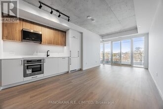 Building Photo - 689 The Queensway