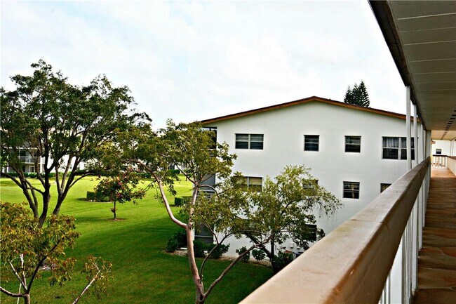 Building Photo - 33 Mansfield E