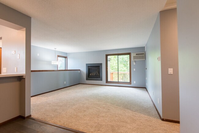 Building Photo - Updated condo *1Bed*1Bath Avail Jan 1.