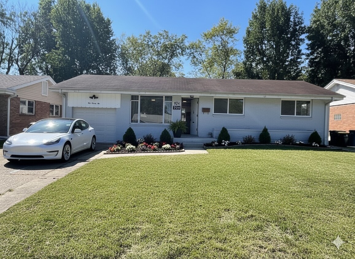Building Photo - 924 Lebon Dr