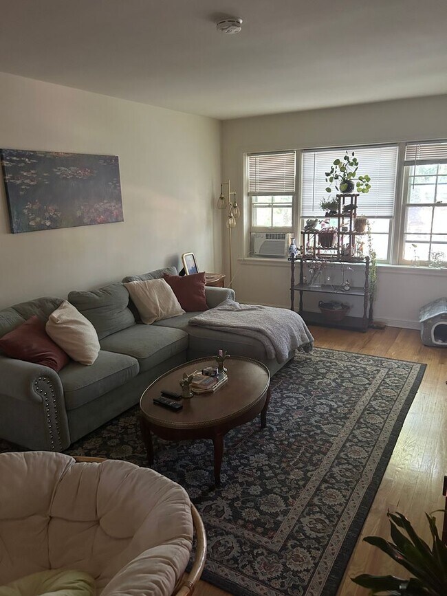 Foto del edificio - 2800 N Frederick Ave