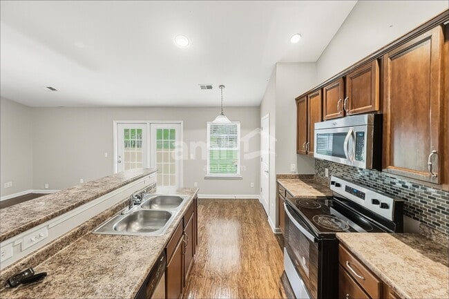 Foto del edificio - 298 Willow Point Cir
