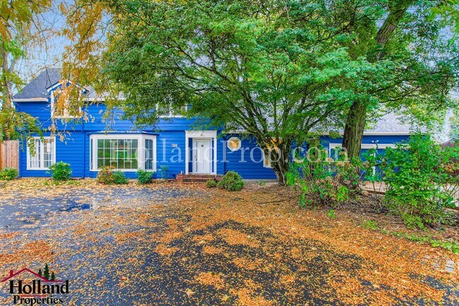 Building Photo - Spacious 3-Bedroom Hillsboro Home with Spacious Fenced Yard!