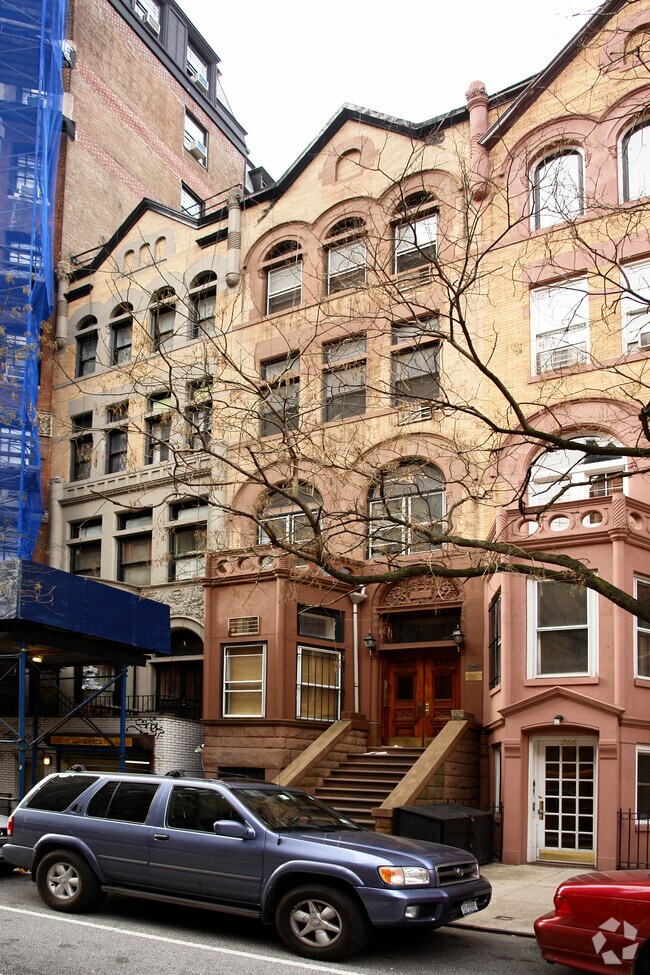 Building Photo - 264 W 77th St