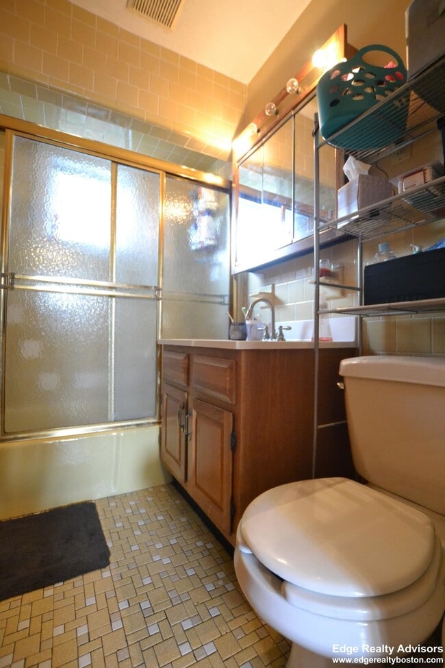 Building Photo - 51 Beechcroft St