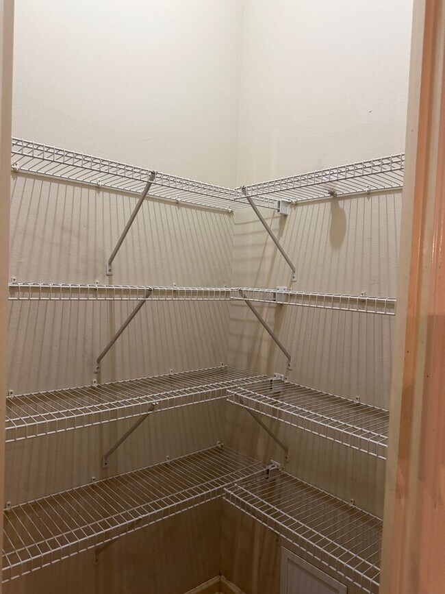 Foto del edificio - Beautiful Home on the Lake in Nicholson Lake Subdivision and Near LSU