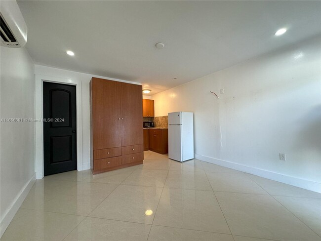 Building Photo - 7850 SW 132nd Ave