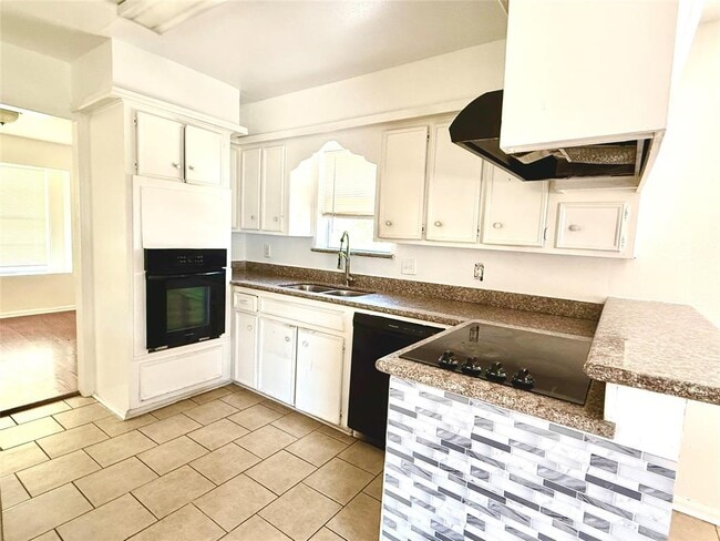 Building Photo - 7711 Lacy Hill Dr
