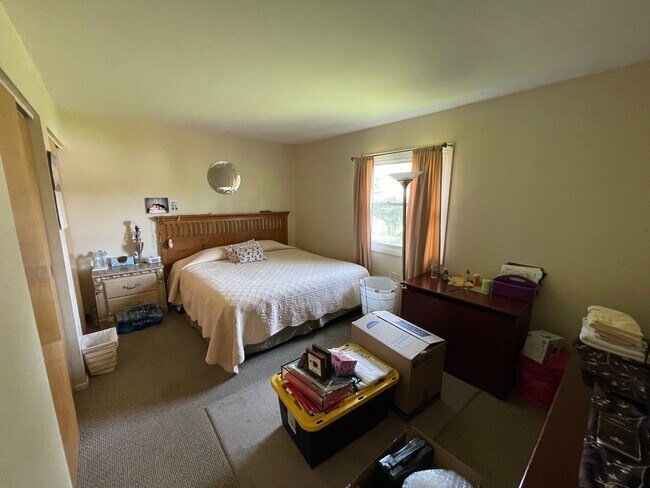 Dormitorio - 7040 Meadowbrook Ln