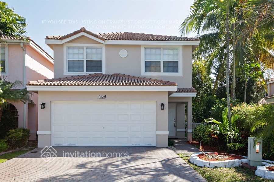 Foto principal - 5420 NW 93rd Terrace