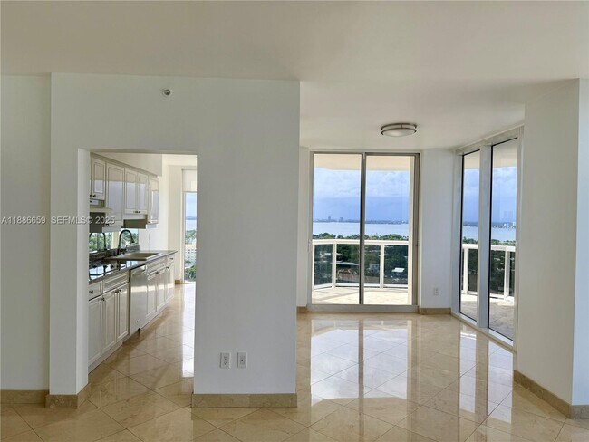 Foto del edificio - 4775 Collins Ave