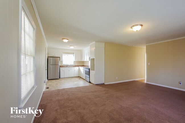 Building Photo - 8 Spruce Pine Dr