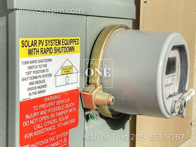 Foto del edificio - COMING SOON! 4 bedroom, 3 bath, pet-friendly NEWER HOME with Solar