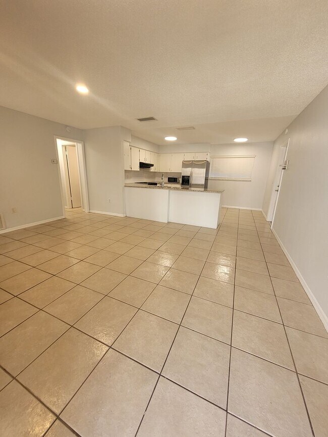 Building Photo - 937 Aragon Ave