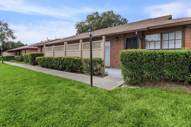 Interior Photo - Cottage Court Apartments