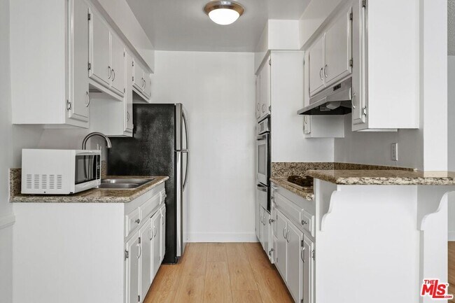 Foto del edificio - 11933 Darlington Ave