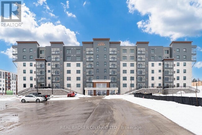 Building Photo - 15 Kneeshaw Dr