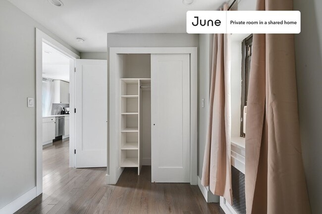 Foto del edificio - Room in Shared 3 bed/1 bath home