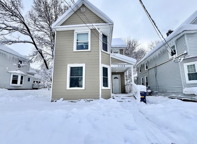 Foto del edificio - 1104 Hermitage St SE