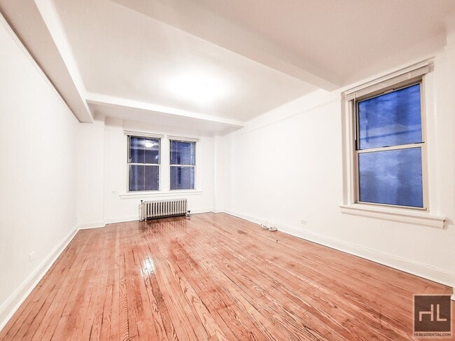 Building Photo - EAST 10 STREET