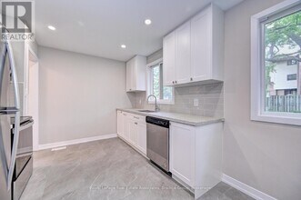 Building Photo - 110 Conway Dr