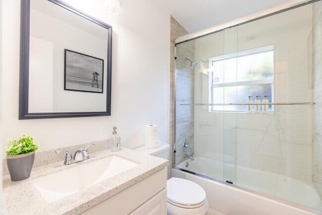 Foto del edificio - 3117 Fernwood Dr