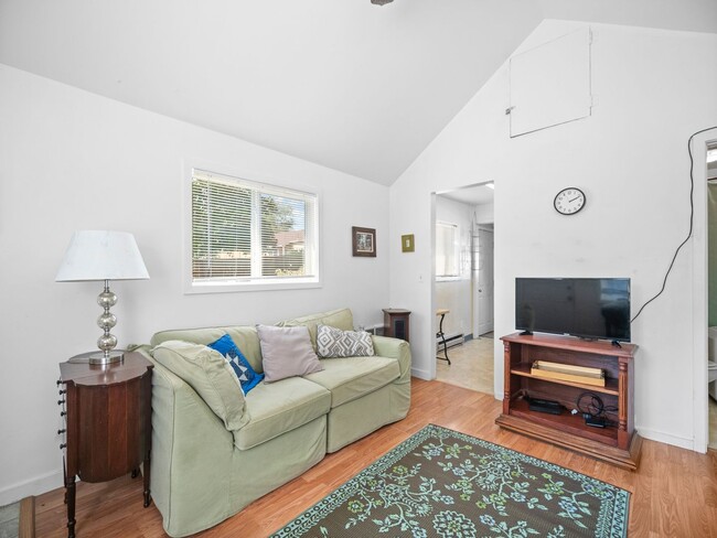 Building Photo - Cozy 1-Bedroom Rental – All Utilities Incl...