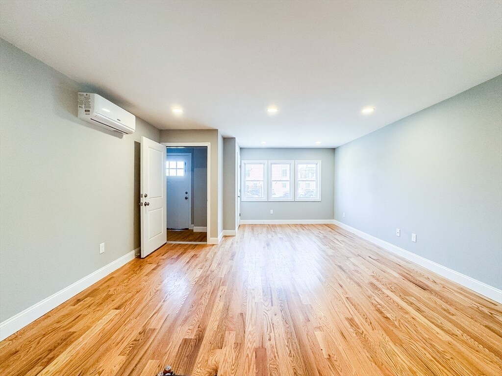 Primary Photo - 58 Chestnut St