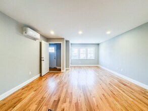 Building Photo - 58 Chestnut St