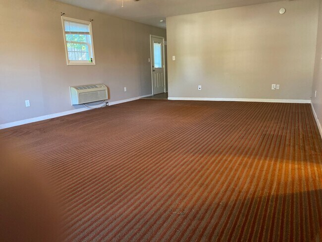 Foto del edificio - 3 bedroom 2 bath house