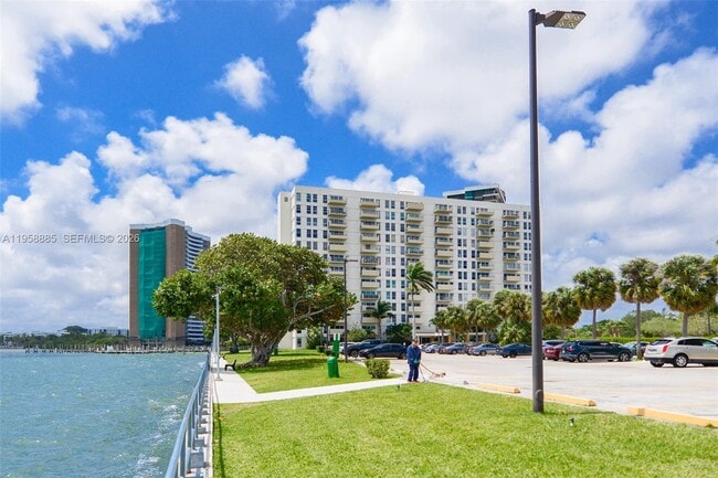 Building Photo - 880 NE 69th St