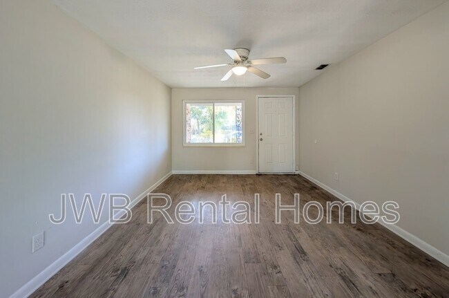 Building Photo - 655 8th St W