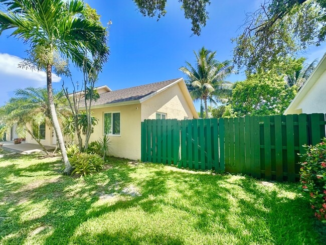Building Photo - 1386 Fulmar Dr
