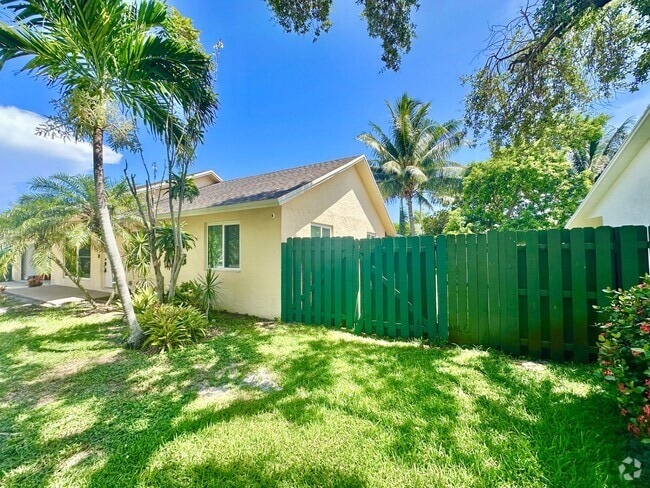 Building Photo - 1386 Fulmar Dr