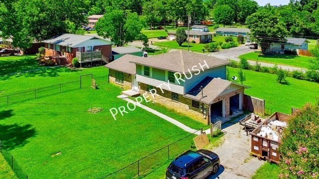 Building Photo - 702 Fricks Ln