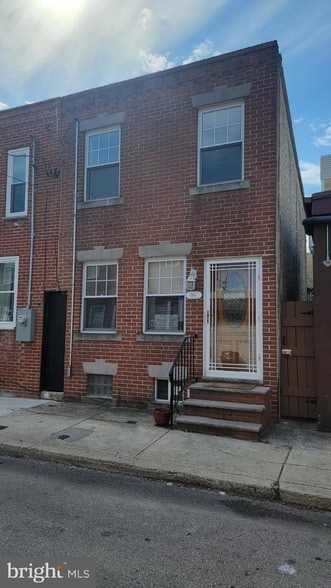 Building Photo - 166 Sigel St