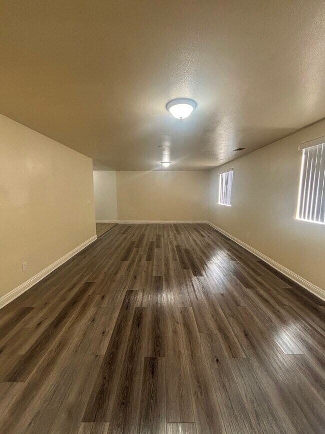 Foto del edificio - 829 E 84th St