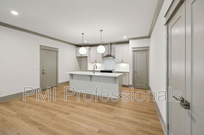 Building Photo - 3407 John Richards Dr