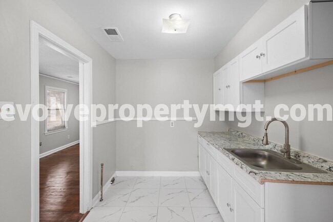 Foto del edificio - 4311 Judy Cove