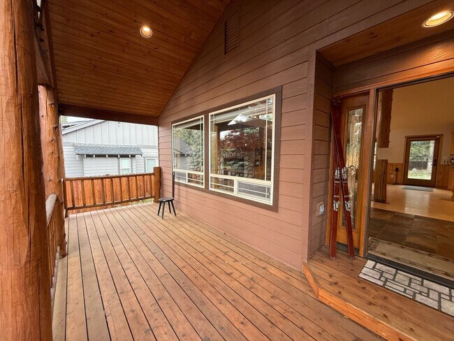 Foto del edificio - Beautiful 3 Bed/2 Bath Single Family Home in Awbrey Butte Neighborhood