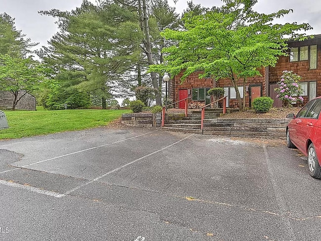 Building Photo - 115 Beechnut St