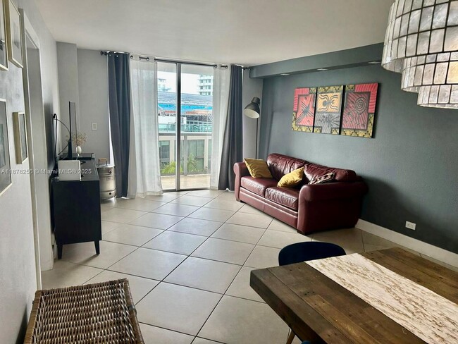 Building Photo - 6039 Collins Ave