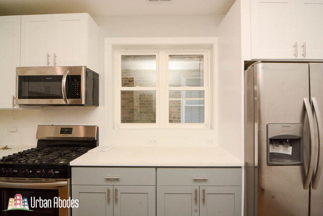 Building Photo - 5122 N Avers Ave