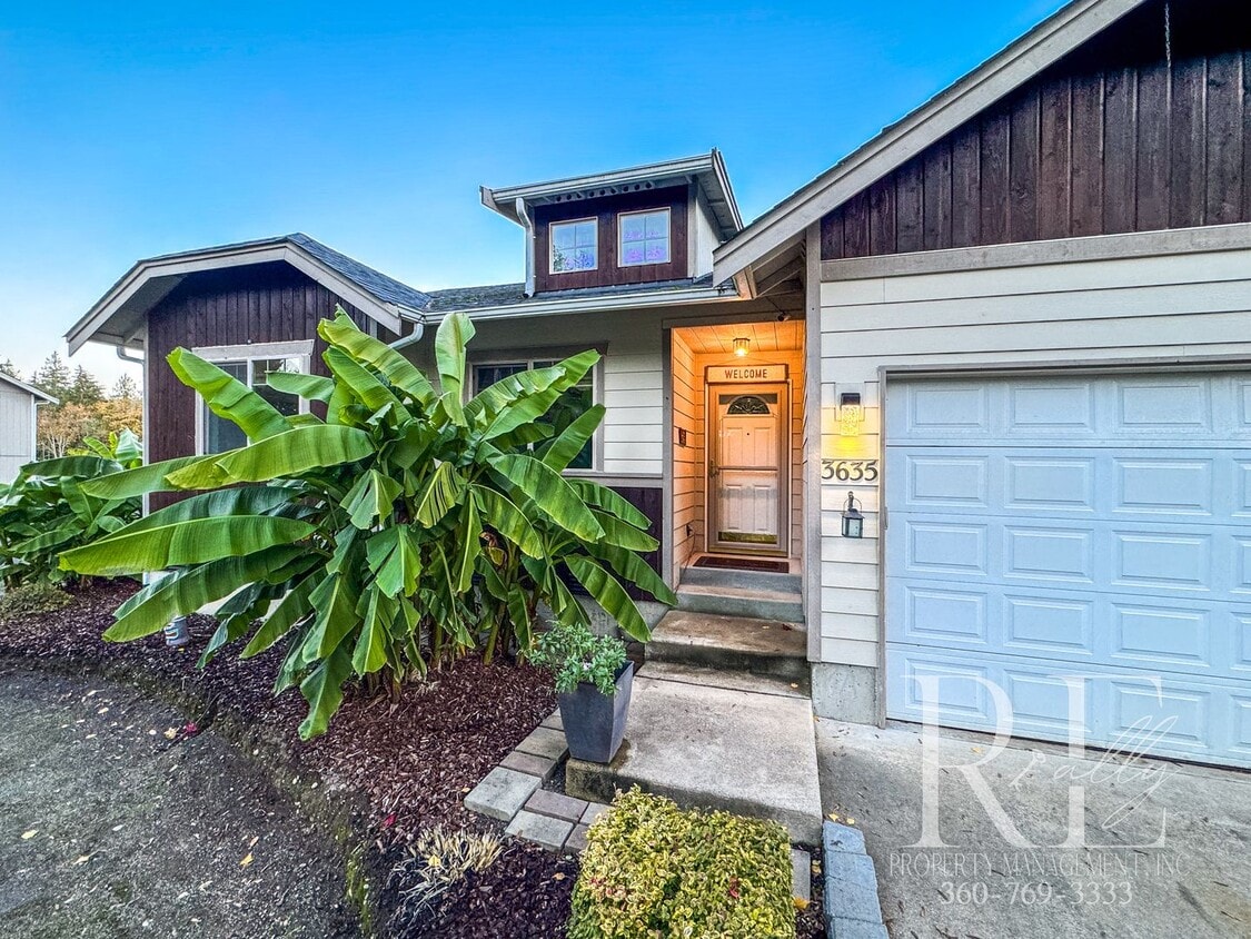 Single Story, Tranquil Gardens, 3-Car Garage! - Single Story, Tranquil Gardens, 3-Car Garage!
